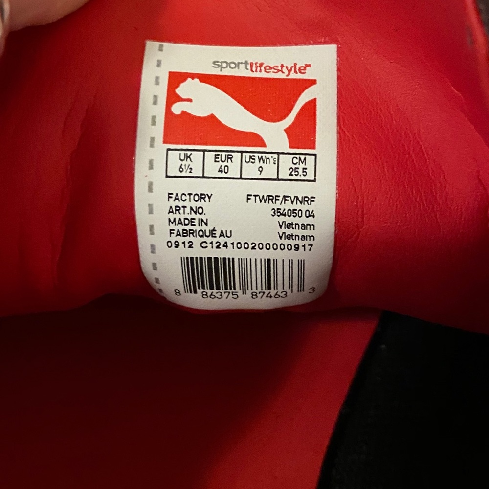 NWOT Purple PUMA Sneaker With Red Detail Size 9 - Picture 8 of 8